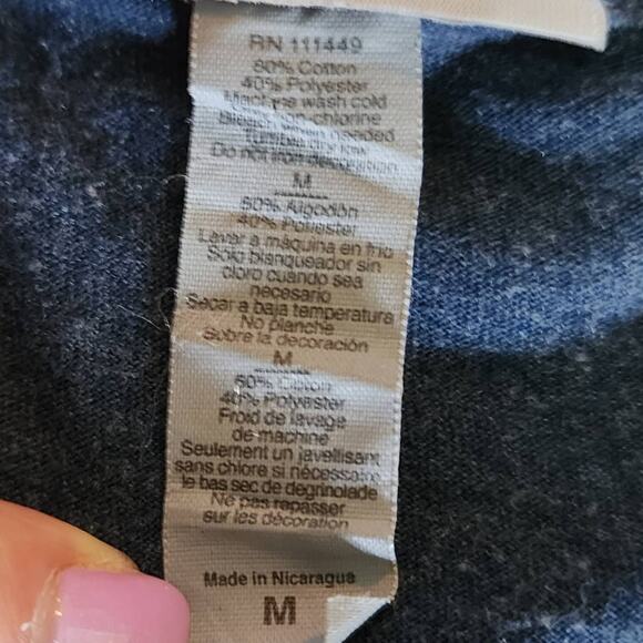 Derek Jeter Ladies V-Neck New York Yankees Captain Tshirt Size Medium - Picture 8 of 8